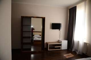 Отель HOTEL BERN Sachʼkhere Двухместный номер с 2 отдельными кроватями-2
