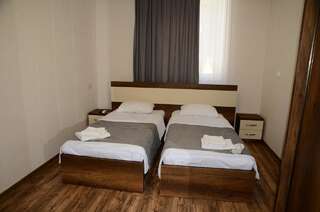 Отель HOTEL BERN Sachʼkhere Двухместный номер с 2 отдельными кроватями-1
